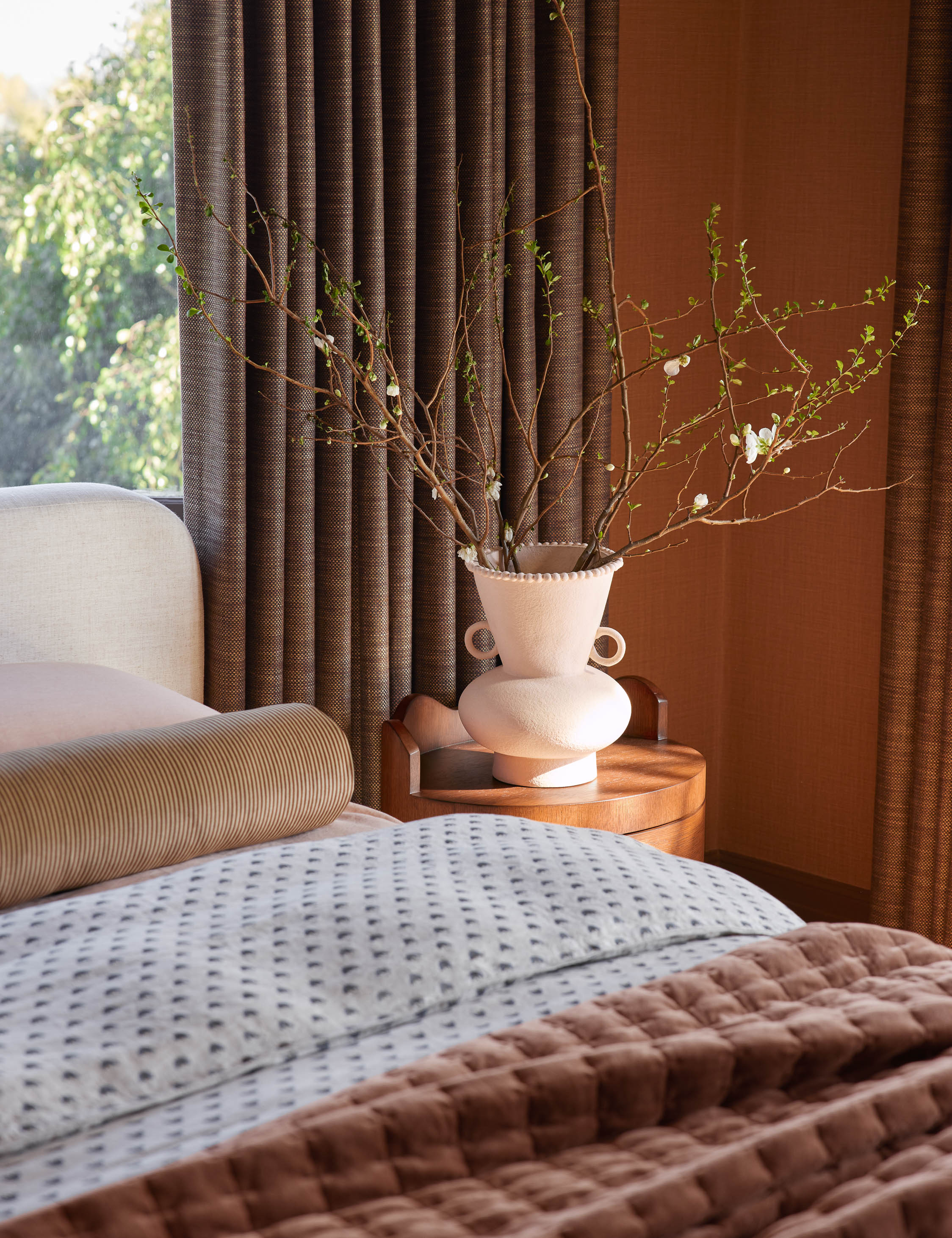 Philia Vase by Aimee Song