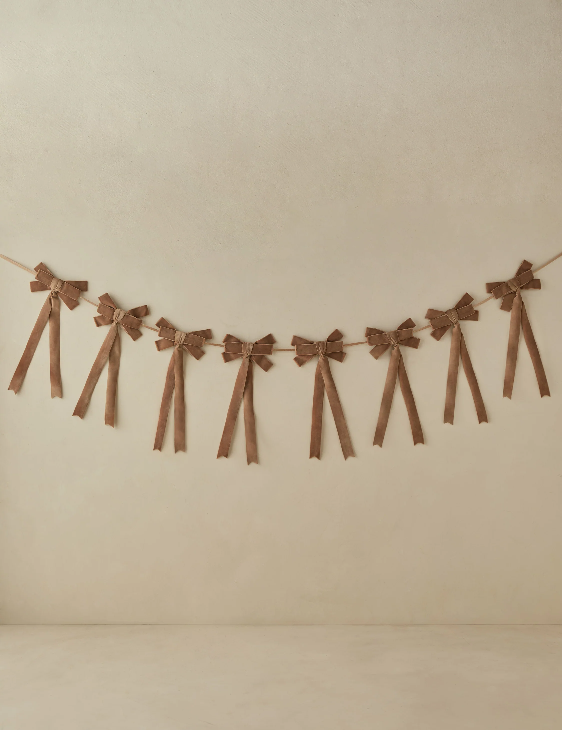 Mauree Velvet Garland 10 Mauree Velvet Garland