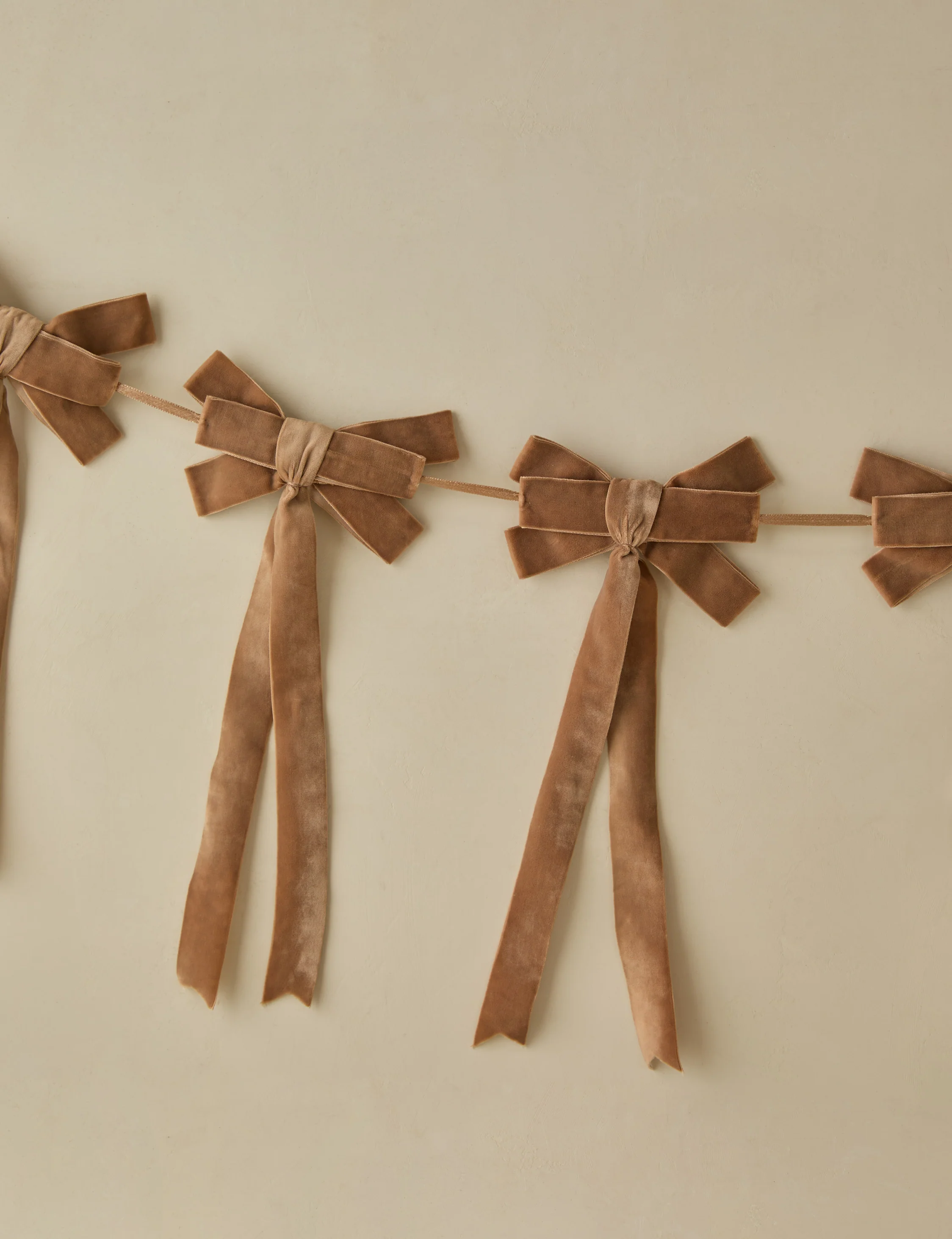 Mauree Velvet Garland 11 Mauree Velvet Garland