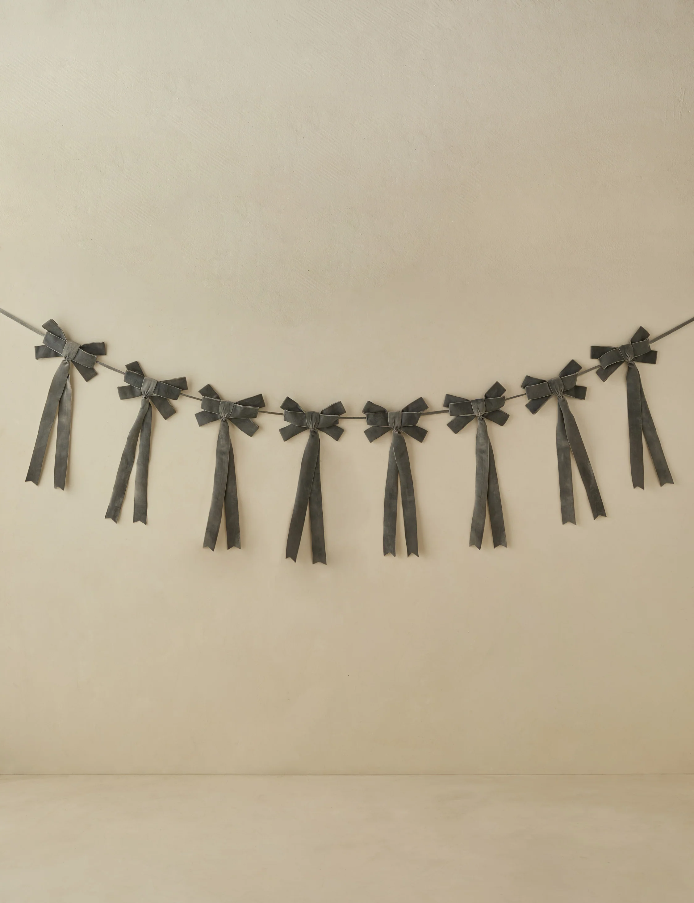 Mauree Velvet Garland 17 Mauree Velvet Garland