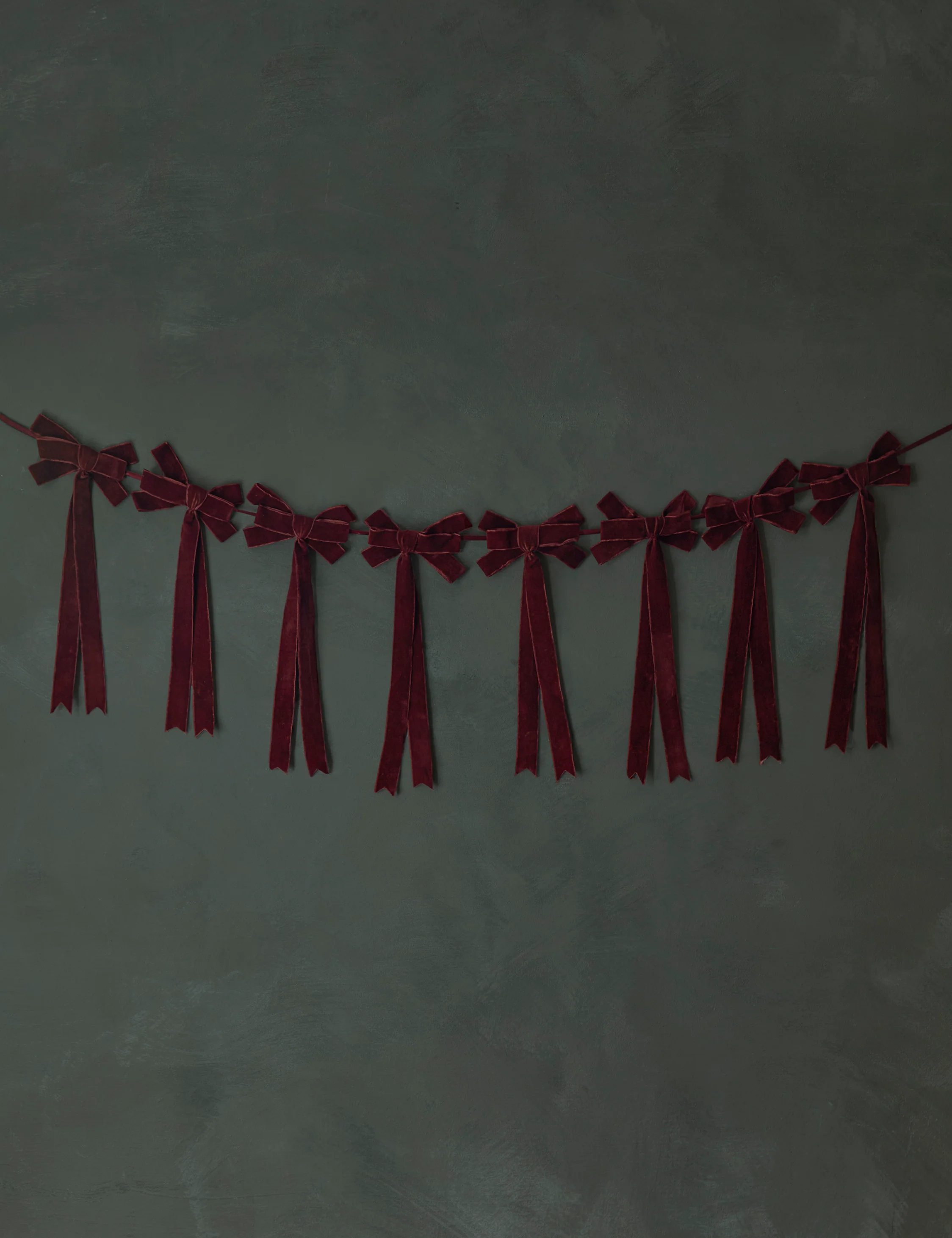 Mauree Velvet Garland