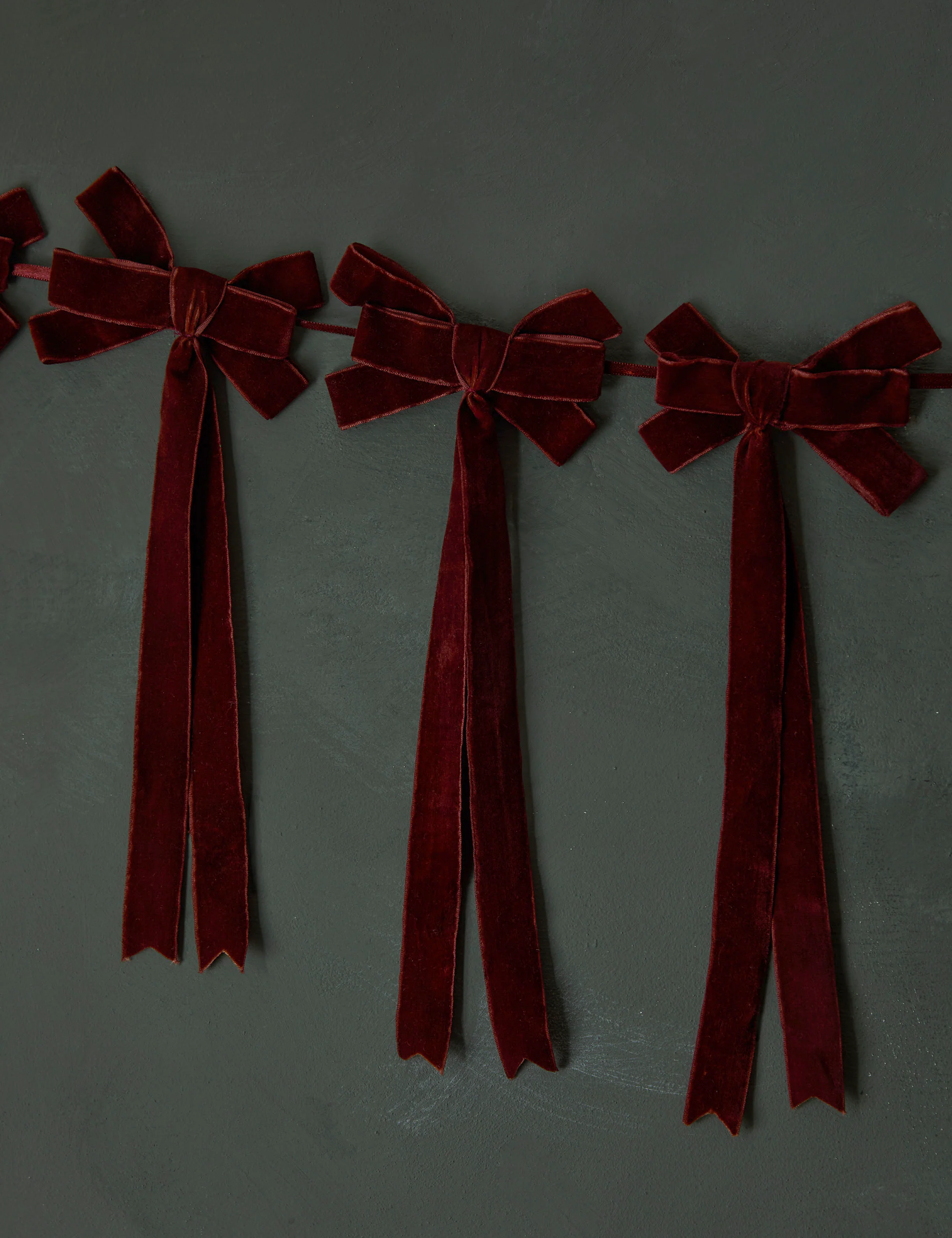 Mauree Velvet Garland 4 Mauree Velvet Garland