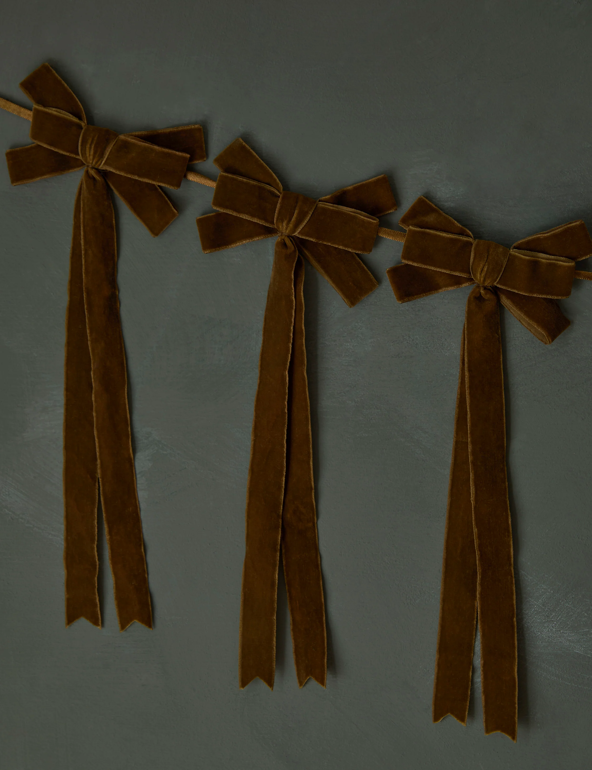 Mauree Velvet Garland 8 Mauree Velvet Garland