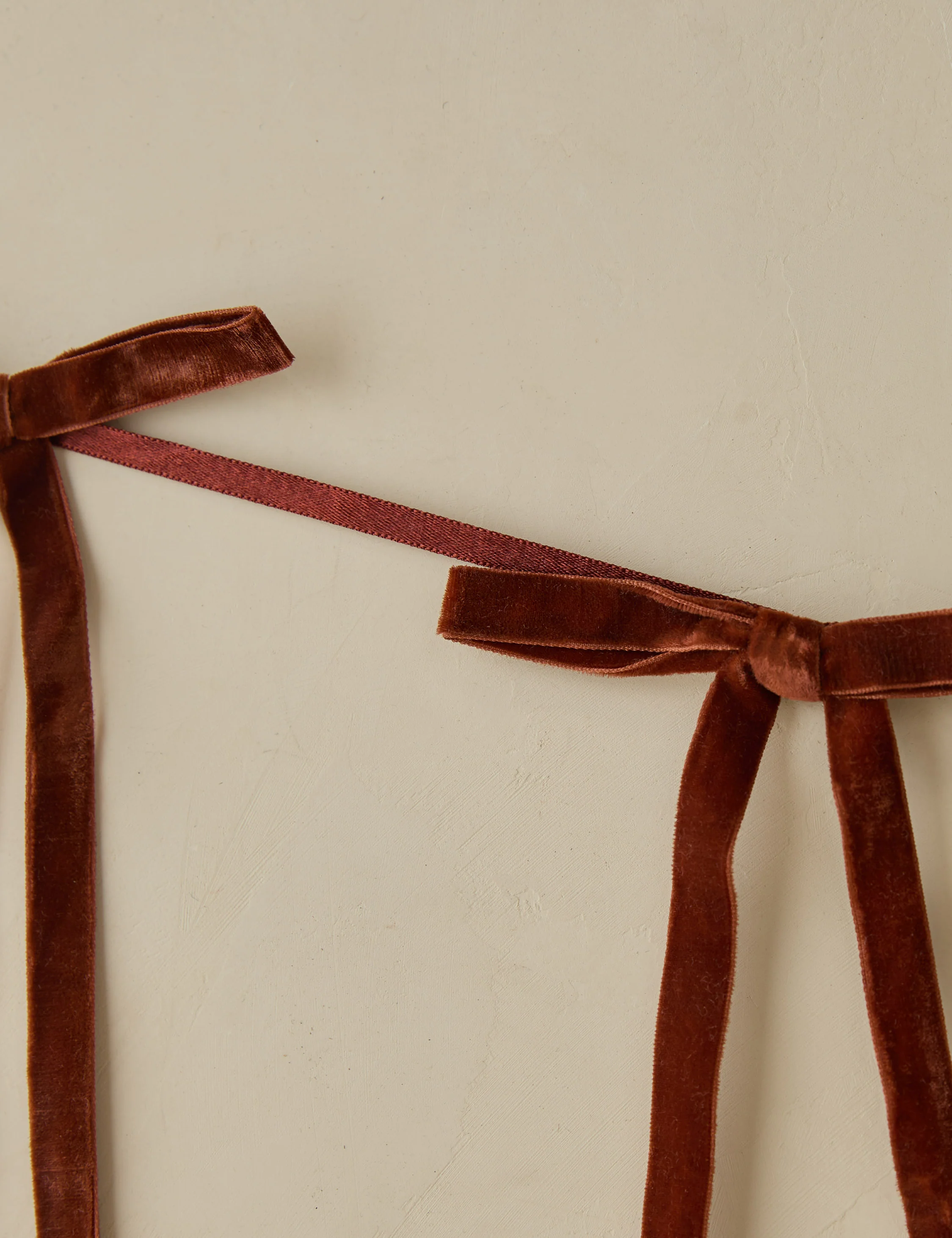 Danita Velvet Garland