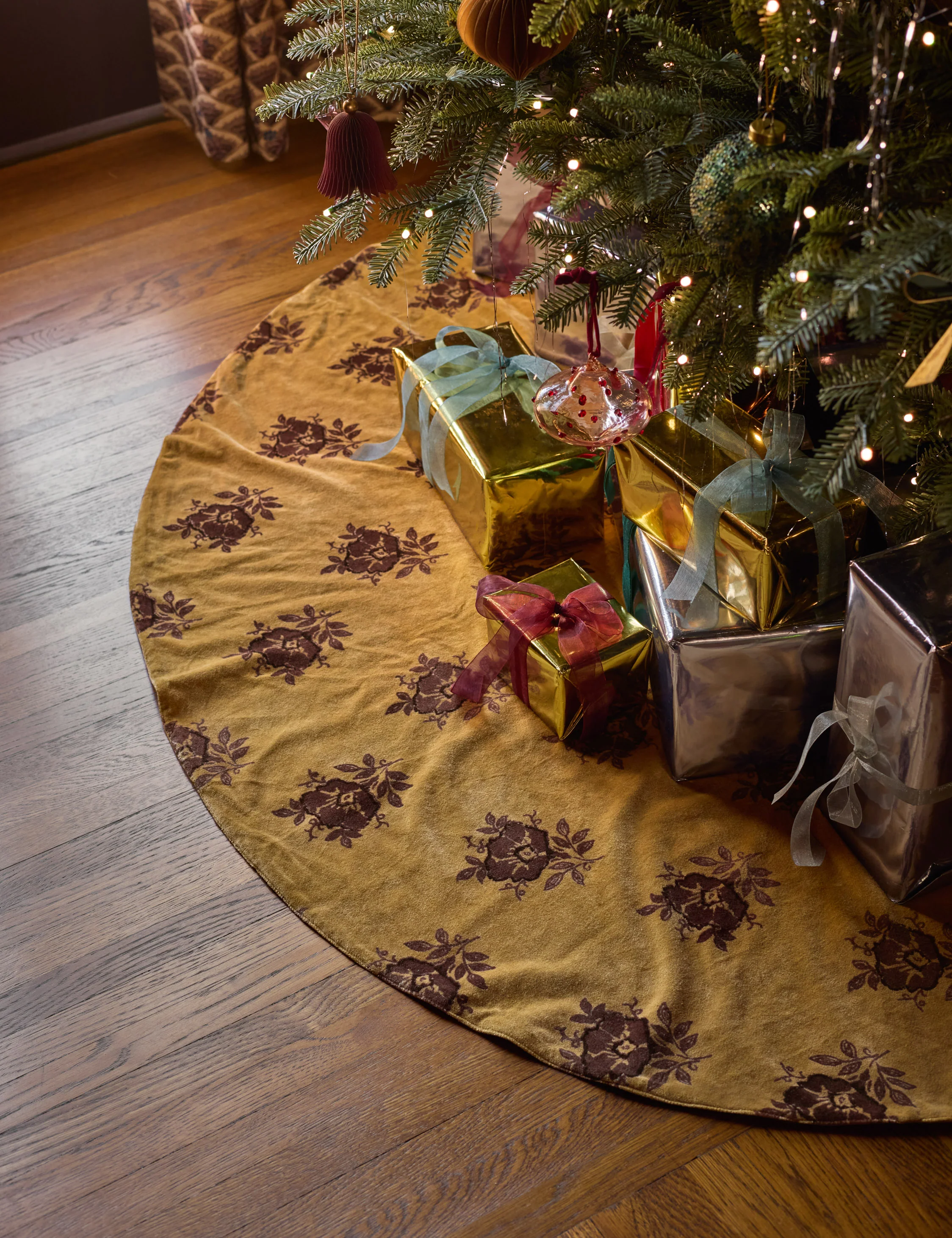 Montreal Velvet Tree Skirt