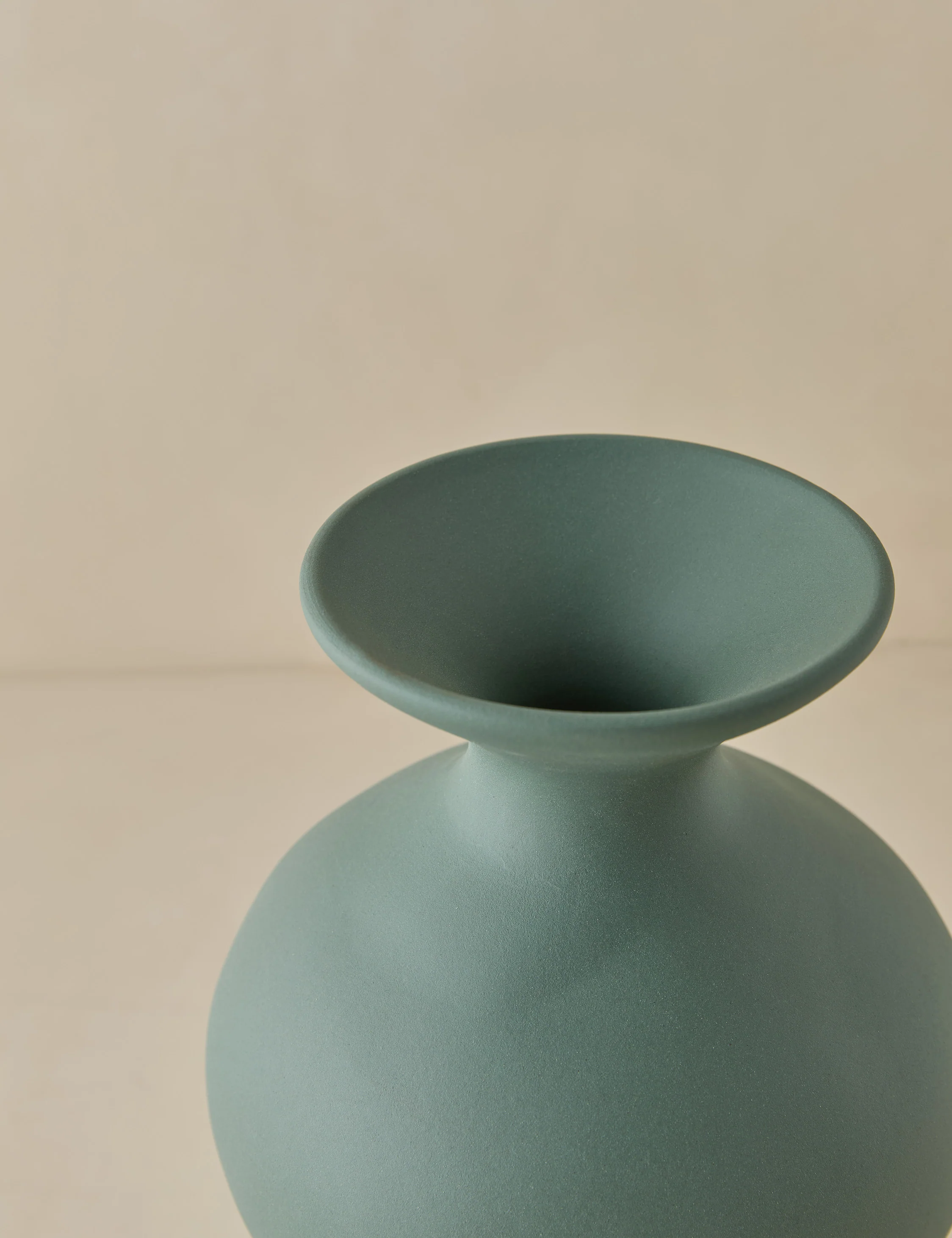 Calista Vase