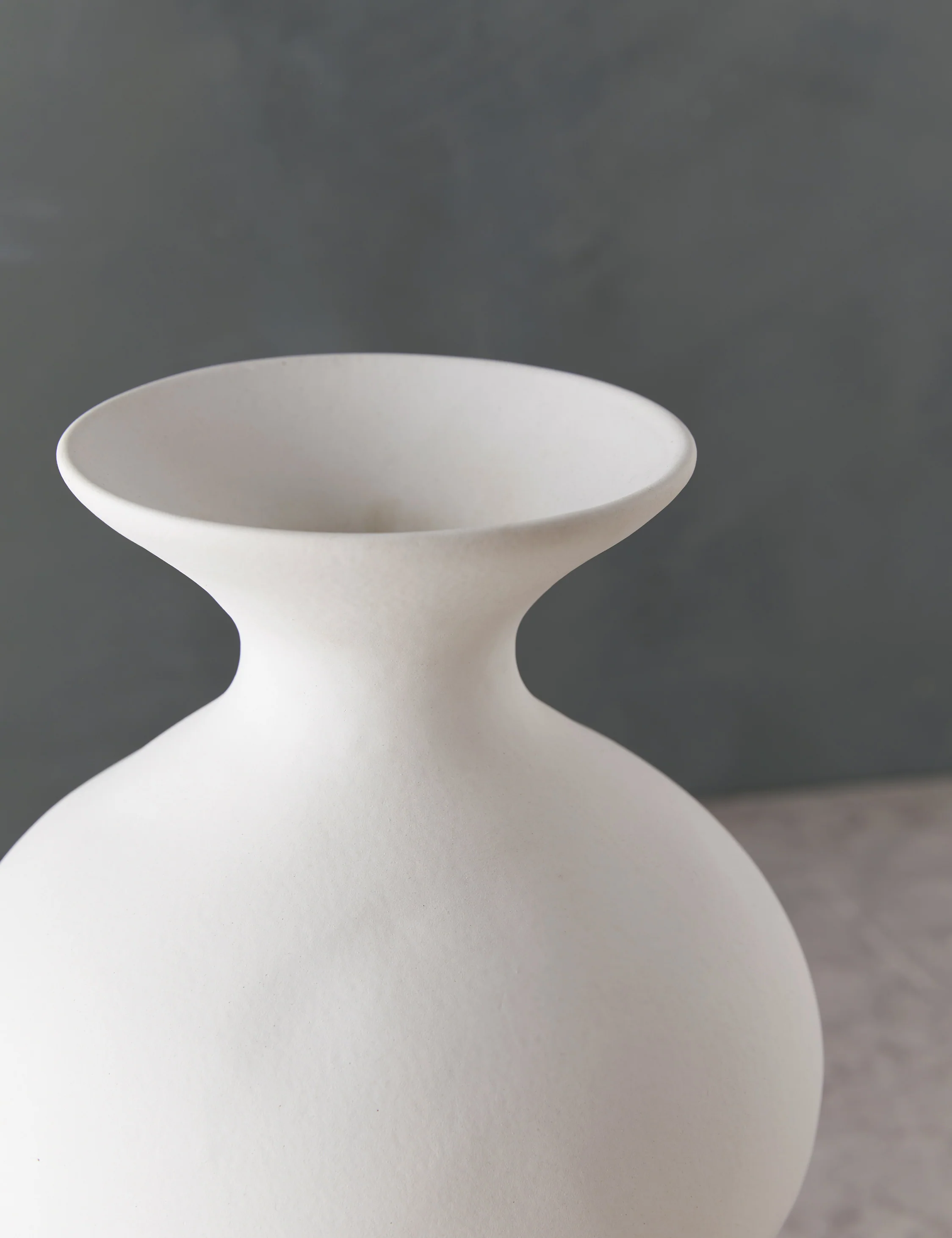 Calista Vase