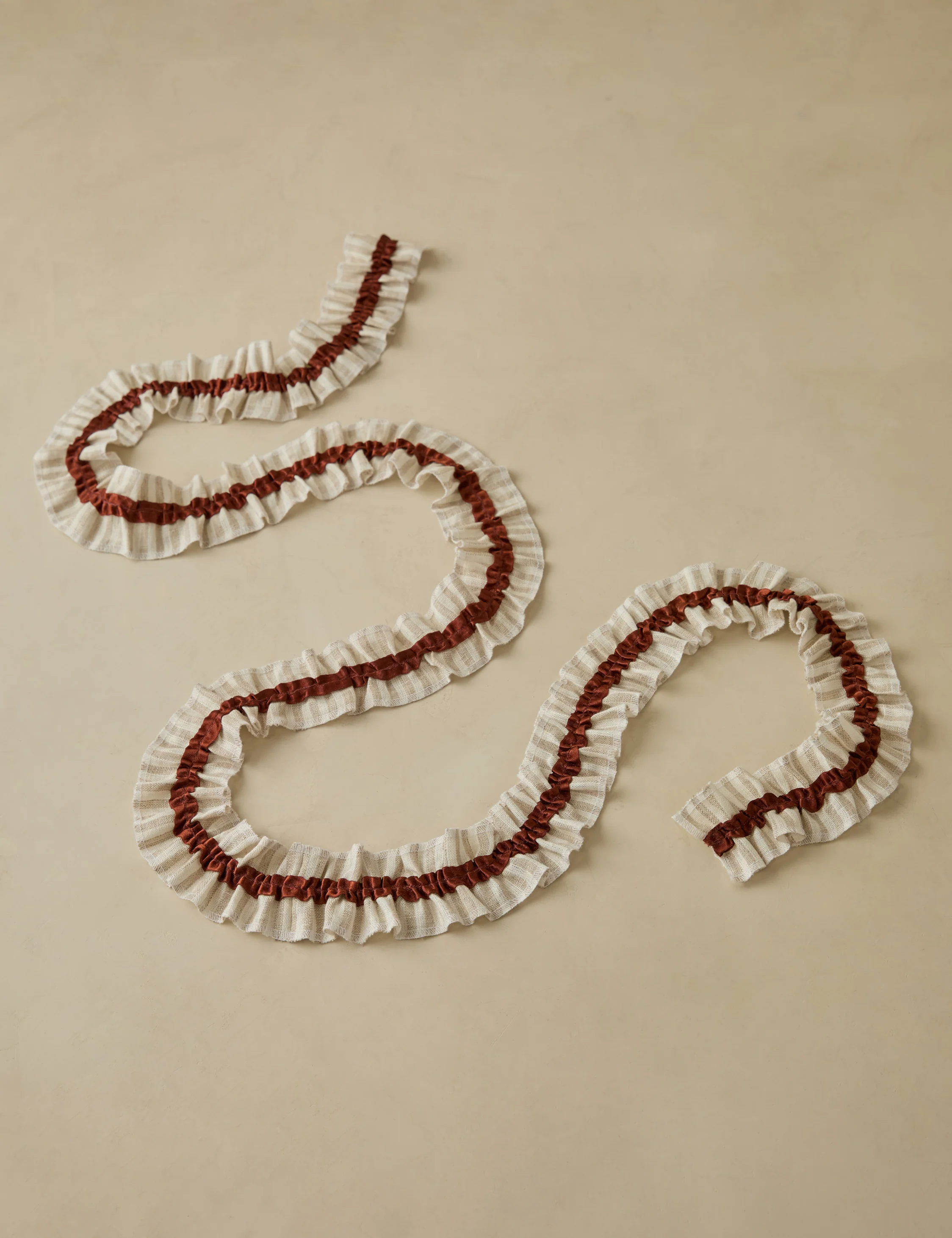 Carlen Linen Satin Garland