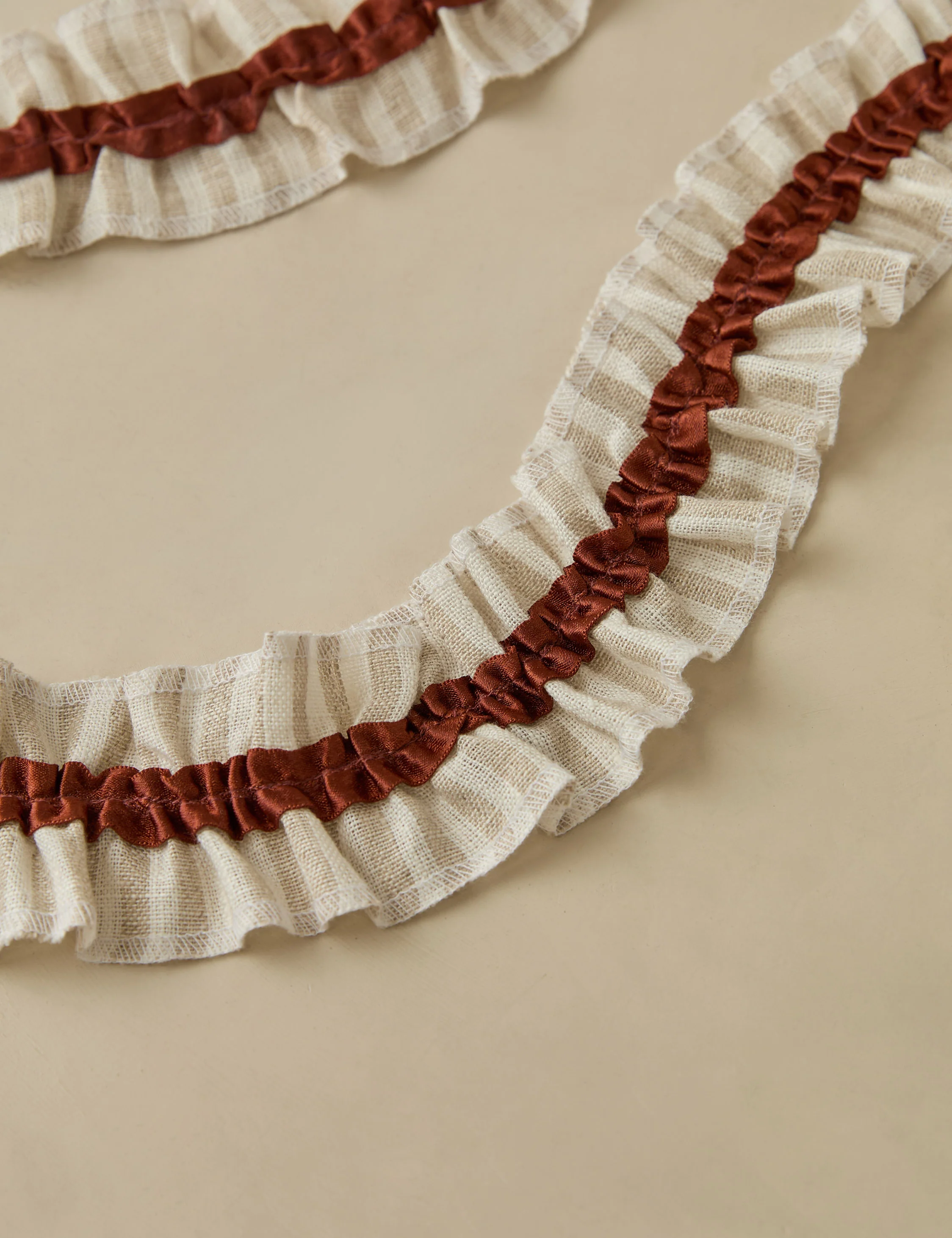 Carlen Linen Satin Garland