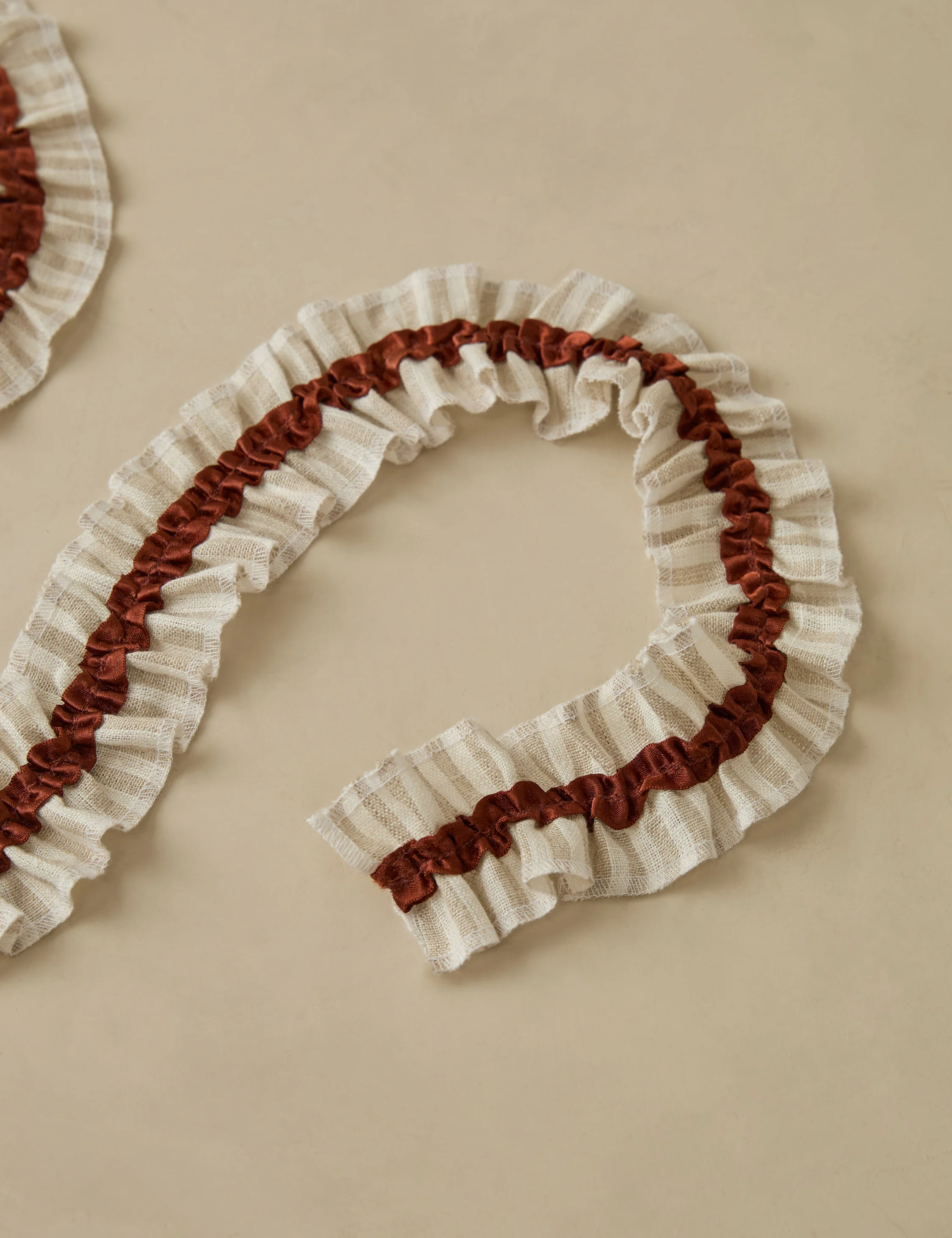 Carlen Linen Satin Garland