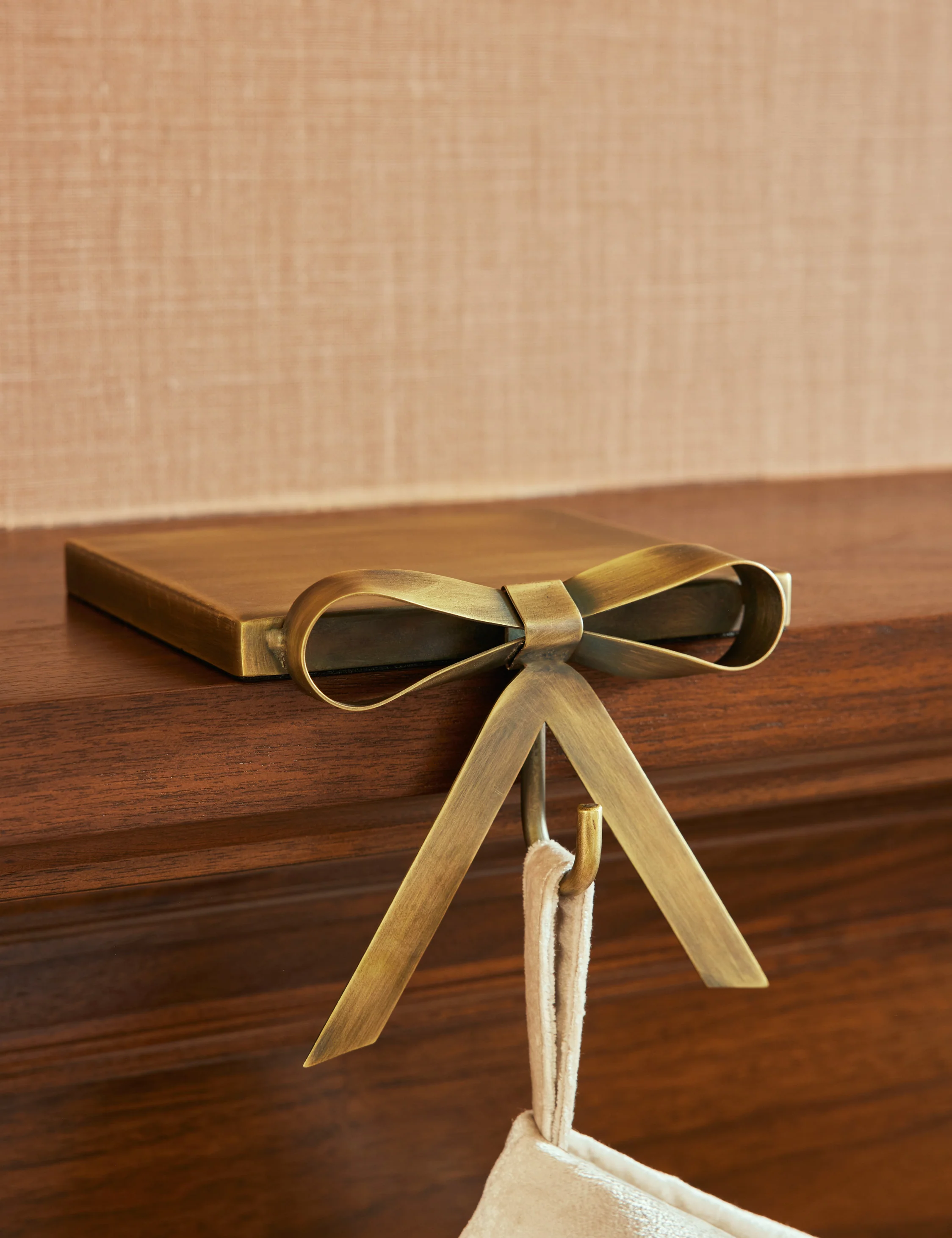 Adea Stocking Holder