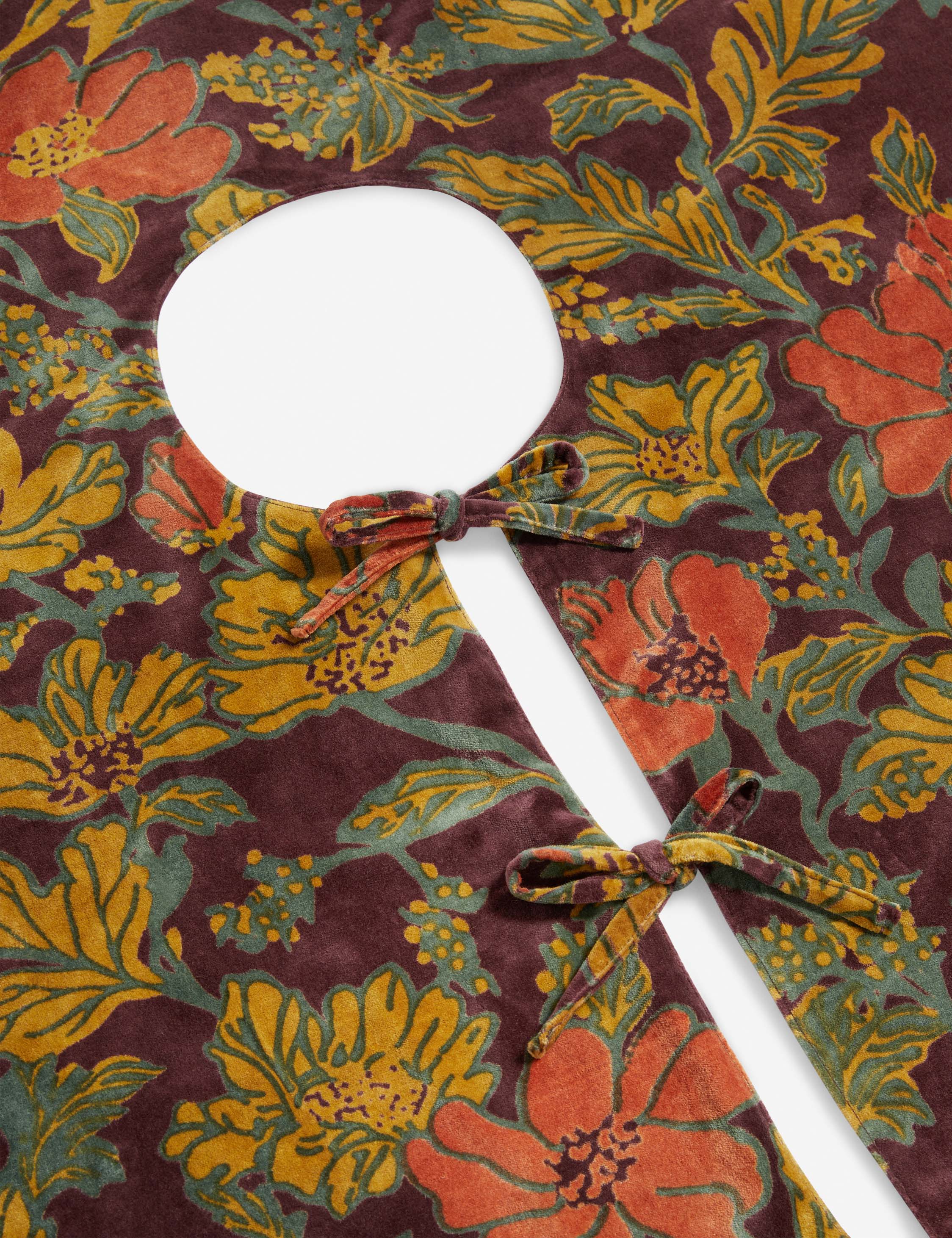 Agnetha Velvet Tree Skirt