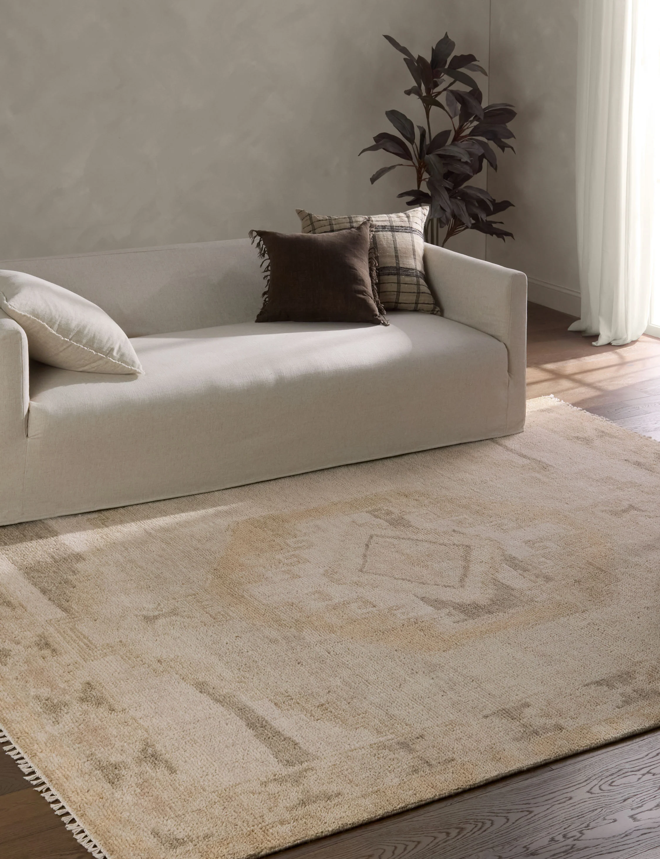 Ambretta Hand-Knotted Wool Rug
